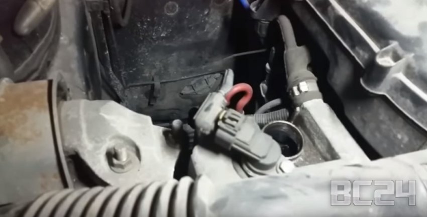 Как правильно менять масло в двигателе - чем промывать?
